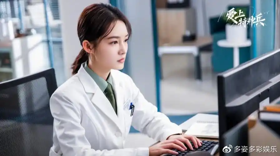 李沁现身《中国医生》首映礼,状态超好,满满正能量