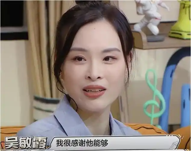 吴敏霞如今的生活幸福美满,闲暇时分,张效诚还会为她拍摄一组写真照片