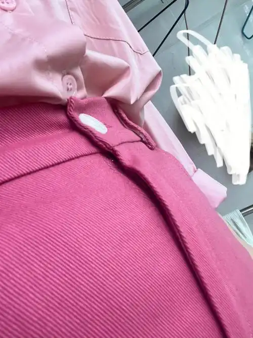 没人get粉玫红色的穿搭吗