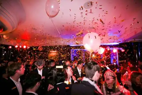 团队和上海半岛酒店在新年夜为您带来 "优雅外滩之007" 主题跨年派对