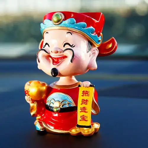 适用于汽车摆件挂件卡通创意摇头小财神摆件摆饰bcs01汽车用品内饰