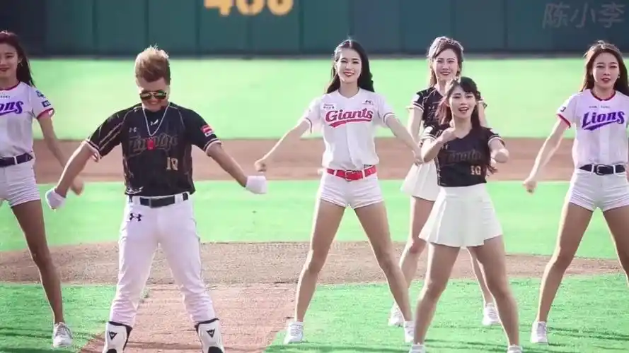 韩国女团热舞,标致的身材,性感大长腿.