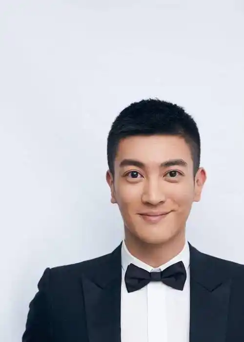 之前觉得土气的寸头又流行,马天宇和吴磊等人纷纷剪寸头,挺帅!