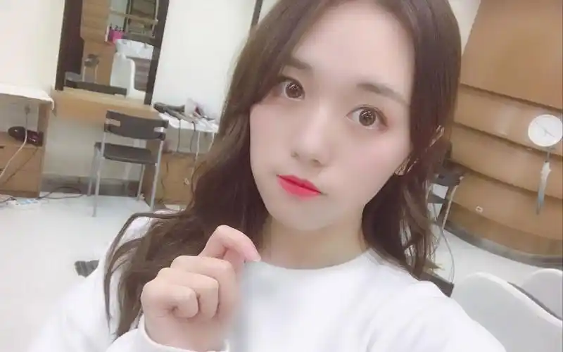 【万丽娜】想换种声音营业,但感觉太羞耻就放弃了