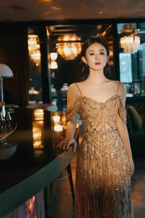 赵丽颖鎏金亮钻裙##赵丽颖今晚红毯造型