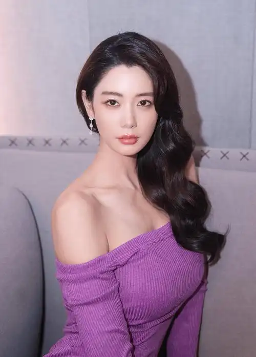 克拉拉写真曝光,完美身材引发热议,你心动了吗?_活力_体态_女性