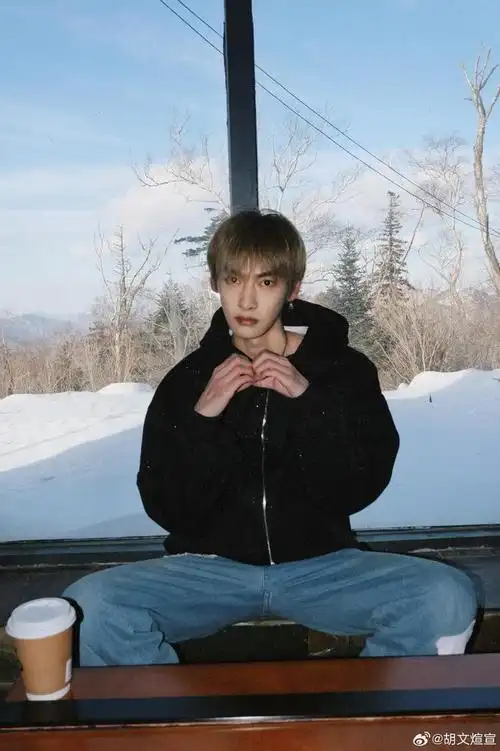 胡文煊被曝孕期出轨,并和未成年发生关系,爆料者晒出睡觉素颜照