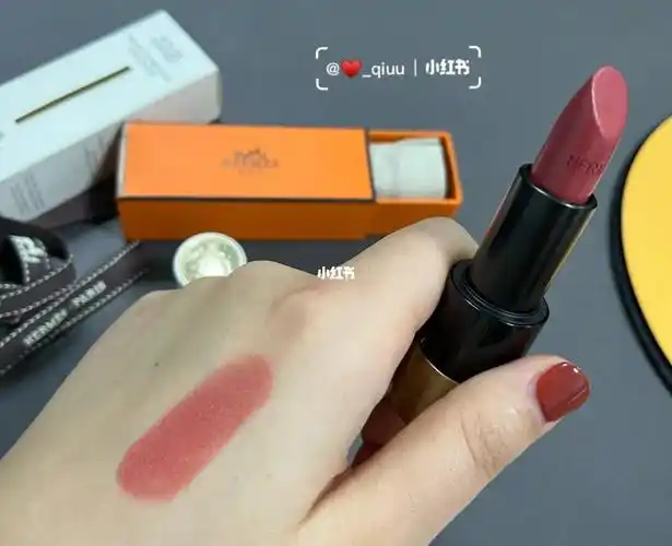 21号色图16615是无滤镜的,很温柔,素颜时擦也很ok#爱马仕口红21号