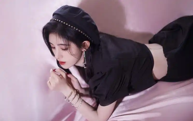 鞠婧祎露腰裙性感高清桌面壁纸_大陆明星_壁纸下载_美桌网