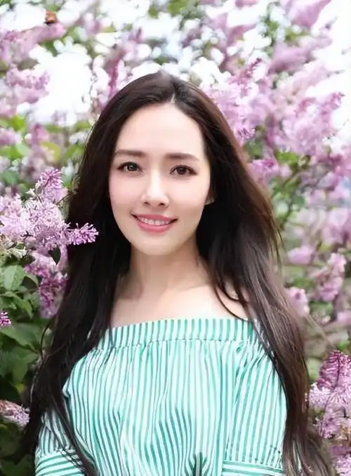 应采儿个人资料 "精明女人"为何不嫁向佐,转身选了家世一般的陈小春?