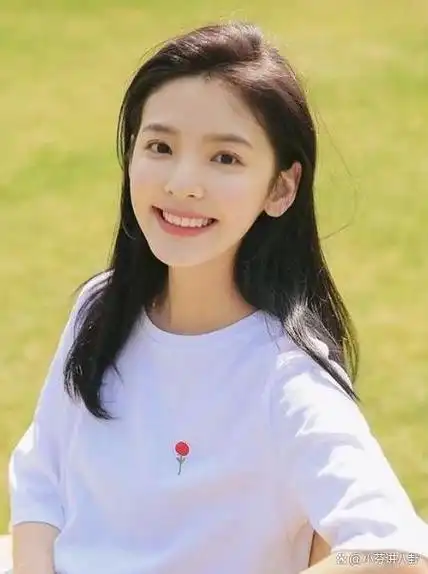 近年来,中国娱乐圈涌现了一批才华横溢的年轻演员,其中以章若楠为代表