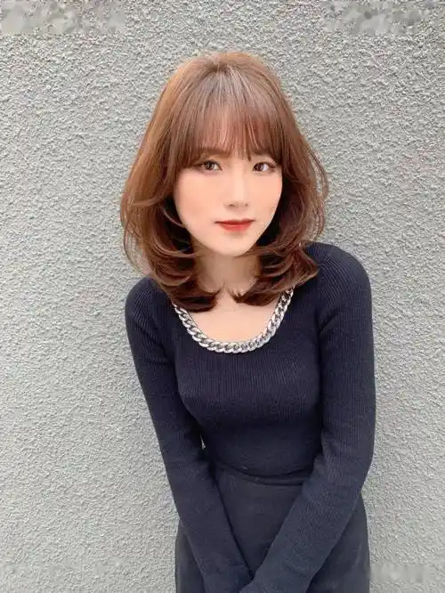 2021年流行 "中发碎剪"_发型