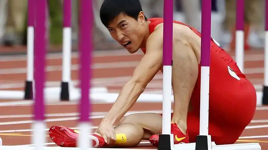 16年后再看刘翔:因比赛失利被质疑假摔,他到底做错了什么?