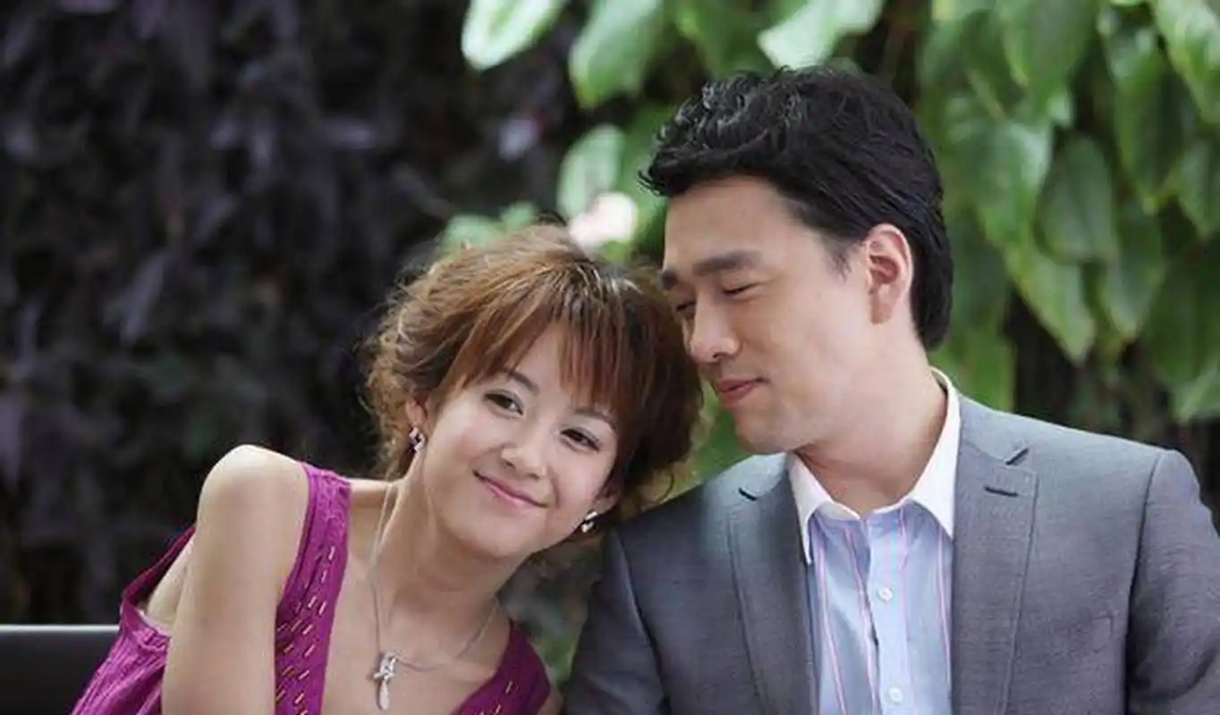 觉得不结婚就住一起像什么样,所以让王耀庆搬出去住,这时女友郭晏青对