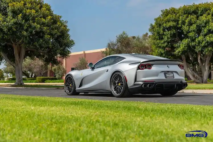 显得非常完美,改装法拉利812 superfast