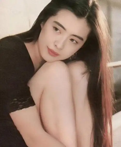 56岁王祖贤罕见现身南京颜值依然美丽时隔多年再次来到内地