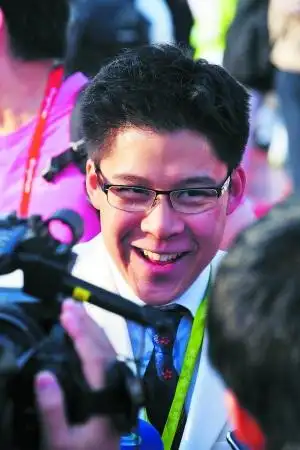 霍启刚亮相亚运会 只谈公务不谈郭晶晶(图) - 时尚中国