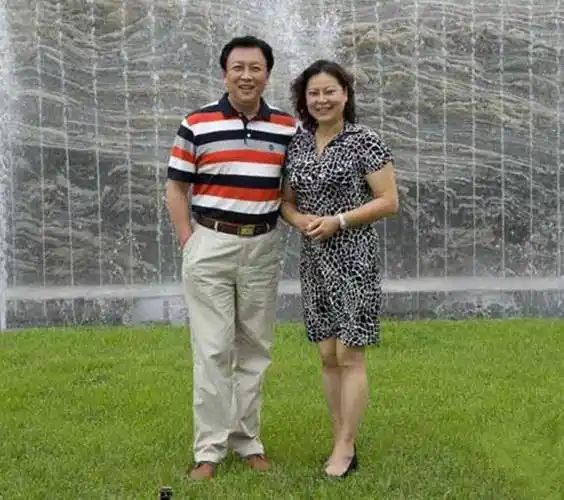 绯闻嫁大12岁唐国强,待继女视如己出,如今生活怎样_成为了_父母_孙涛