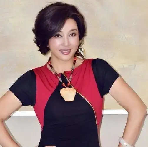 传奇女人刘晓庆四段婚姻八个男人即使入狱仍然翻身