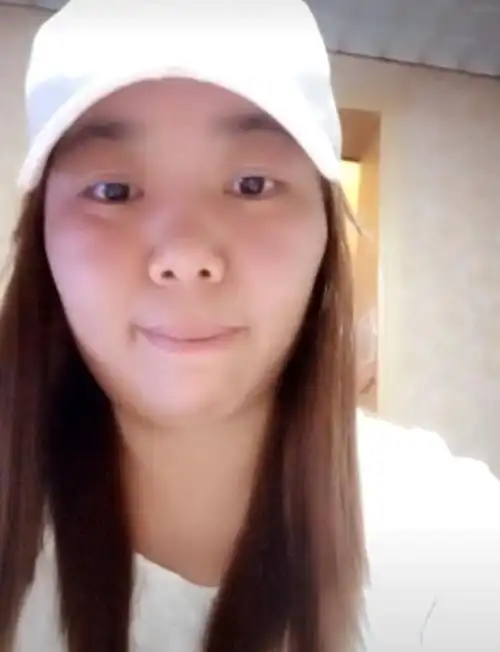 网红我很丑吗那我走露脸直播卖萌扮可爱真实模样并不