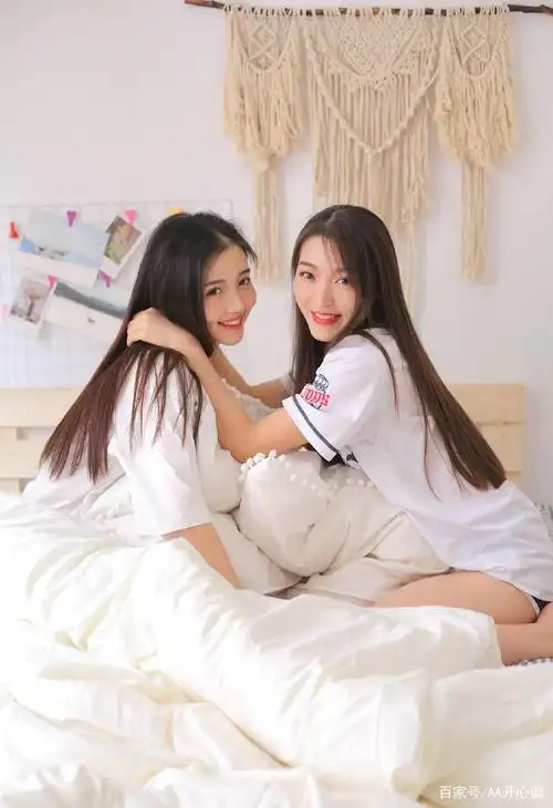 麻辣长腿美女姐妹花甜美俏皮闺蜜照