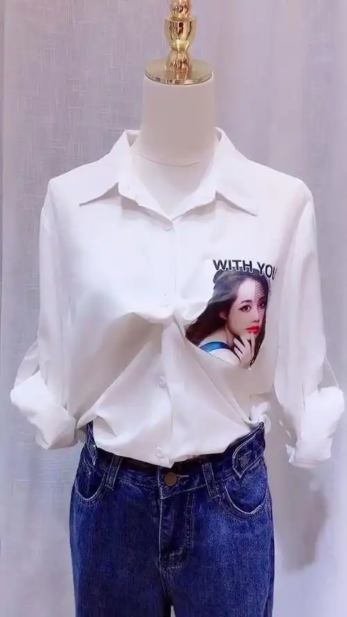 今年秋天流行衬衣错位扣法,潮流新时尚