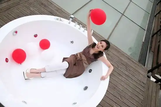 戴娇倩登杂志封面 尽显小女人的灵动优雅(图)