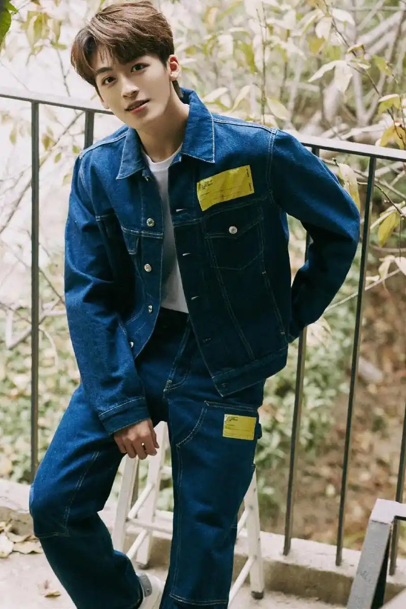 我的神仙爱豆 #何洛洛 今天简直不要太开心,图片,动图,视 - 抖音