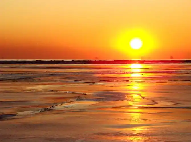 愿新年的第一缕阳光给朋友们带来好运.