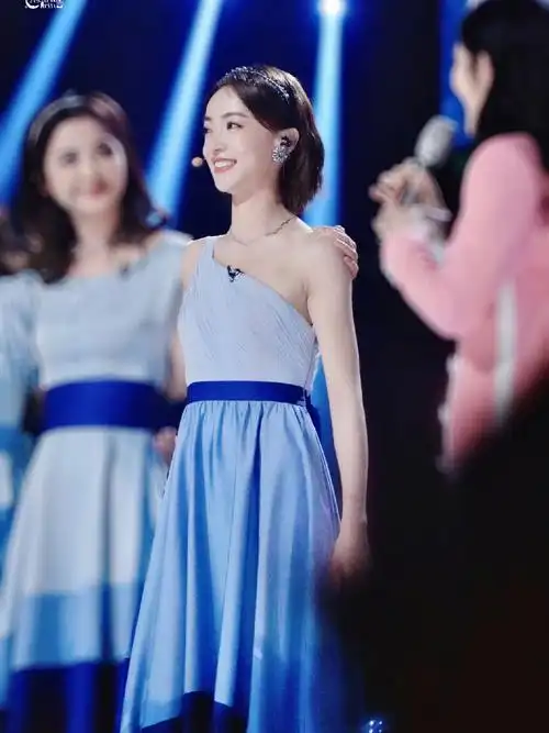 吴谨言四公造型