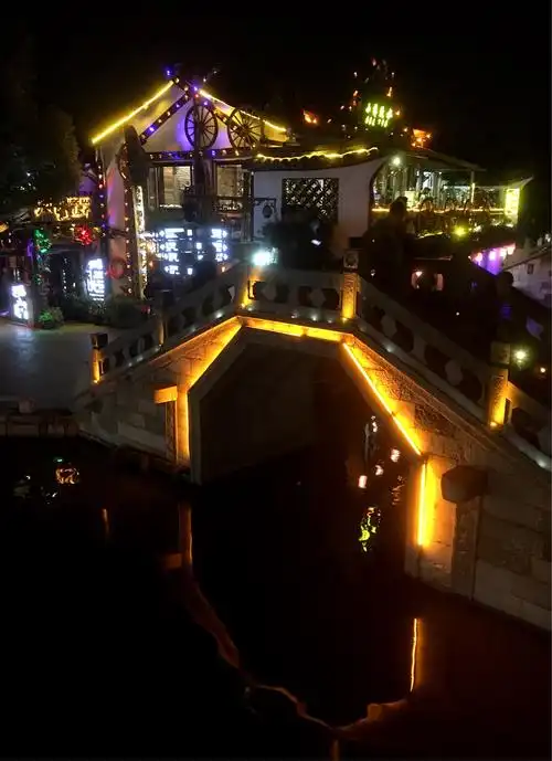 浙江古镇夜景一撇