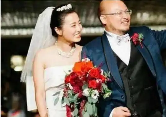 圈内最成功的好后妈老公比她大12岁结婚不满一年继子已改口叫妈