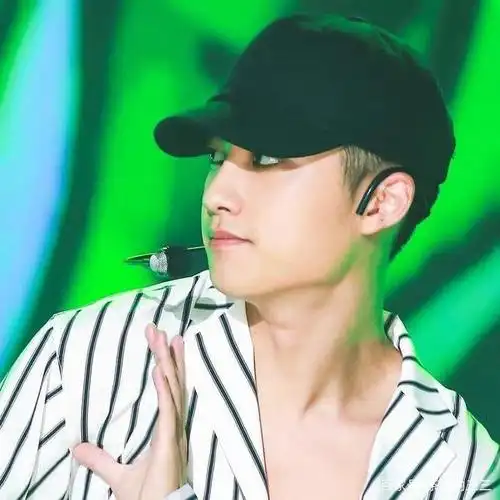 exo都暻秀图集:依旧是那个小甜豆