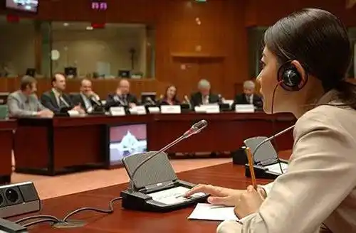 要想成为一名出色的翻译员,必须要清楚并掌握以下这四点