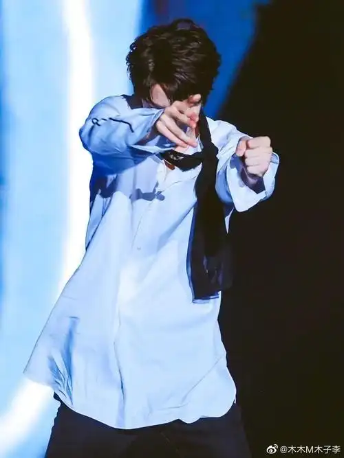 蒙眼舞就是心中的白月光啊~这场秀是艺术啊~王一博所在即舞台