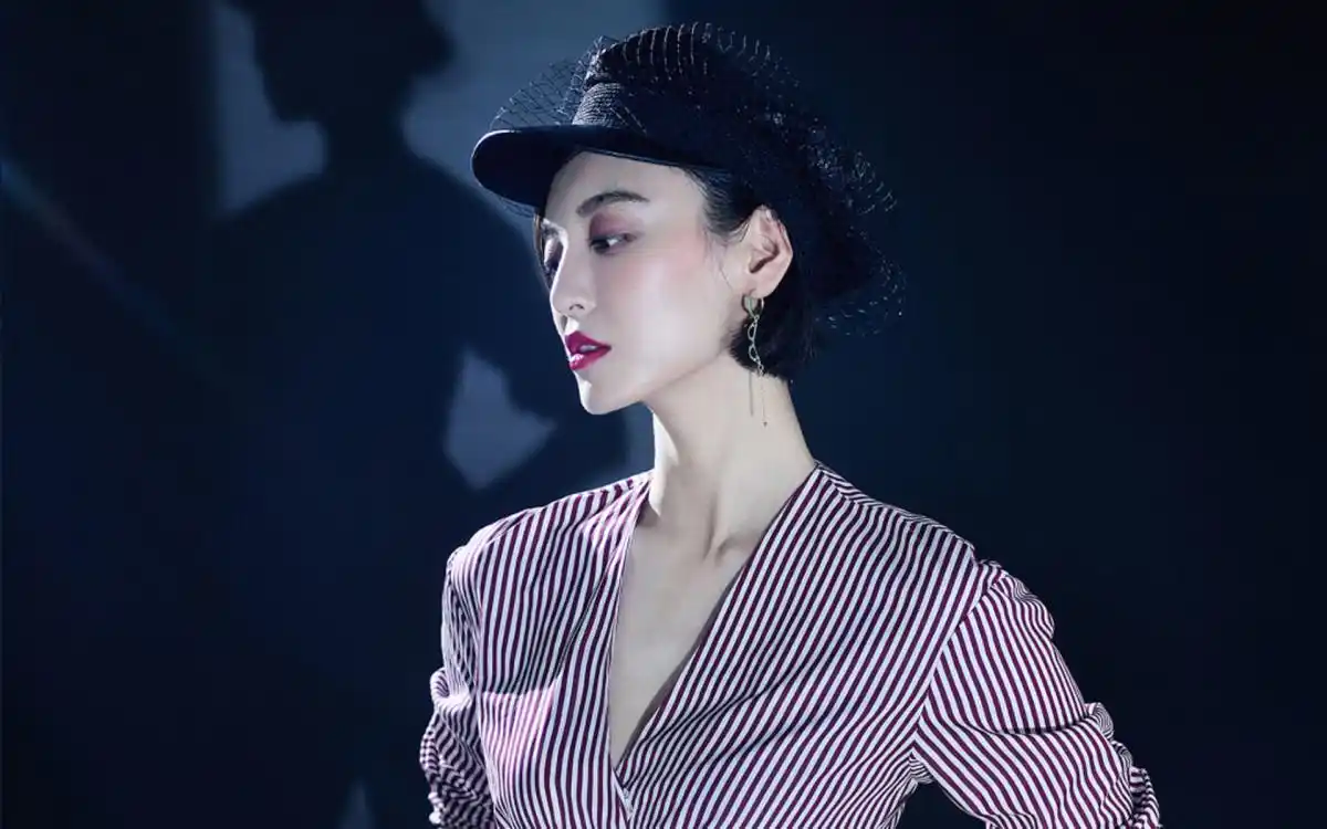 原图你的电脑分辨率(1600x1600)→生成壁纸显示:√欣赏模式全屏模式