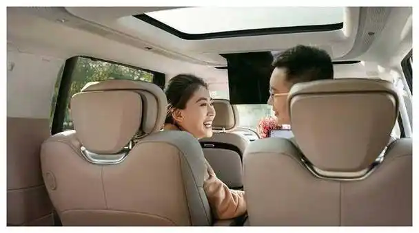 中国奥运冠军晒全家福,与外国老公和两个可爱小孩,!