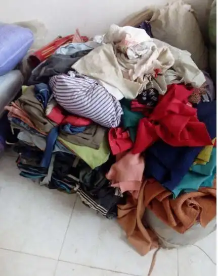 婆婆总是捡一些旧衣服放家里,要怎么处理?