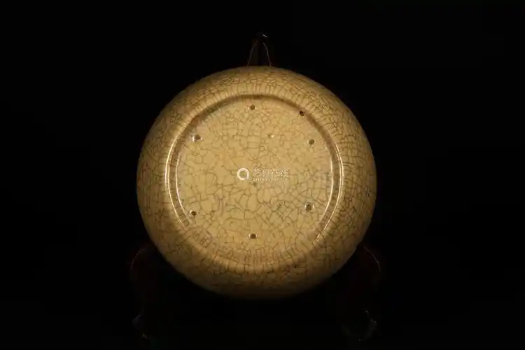 清哥窑开片葵口洗