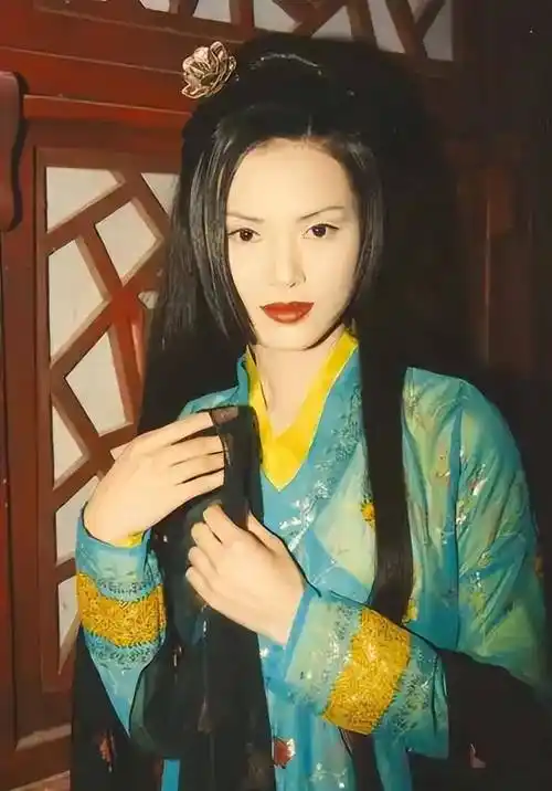 李若彤少女时期旧照曝光,清纯感赞赞哒!网友直呼:不愧是小龙女