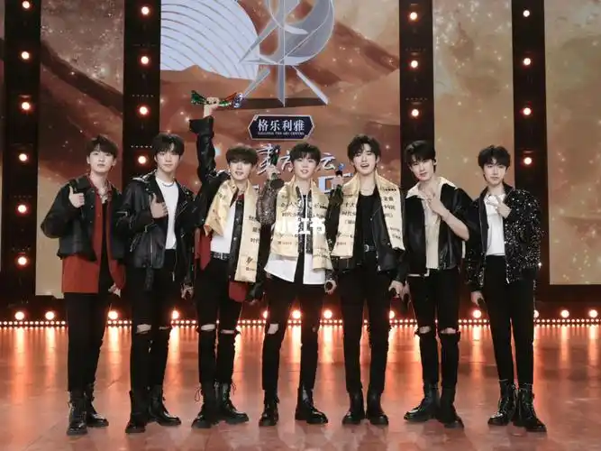 亚洲人气组合时代少年团百忧戒舞台首秀