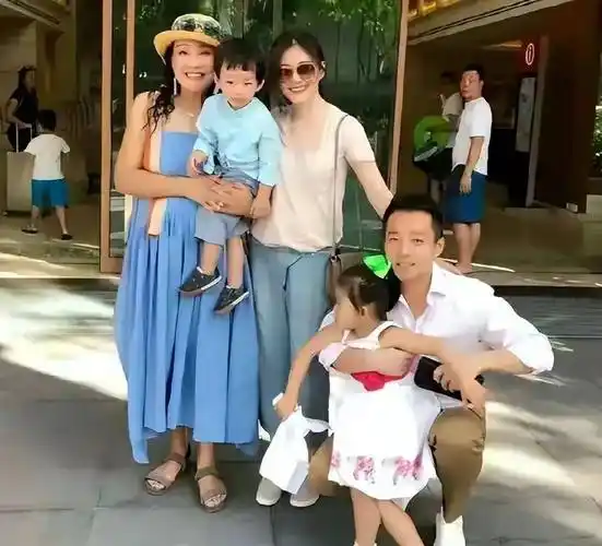 大s与张兰关系破冰带五岁儿子跟奶奶庆祝生日汪希箖模样大变