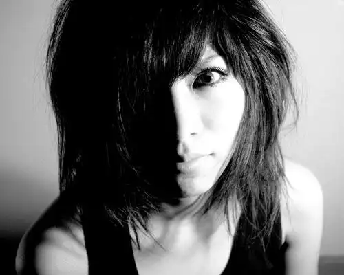 黑白灰的经典 "艺术范儿"独眼人像摄影