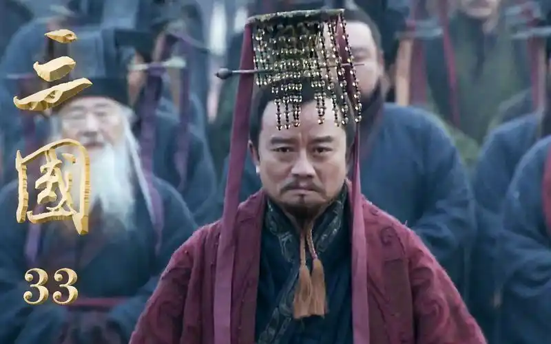 新三国;袁术猪油蒙心建国当皇帝 袁绍曹操静等时机看笑话