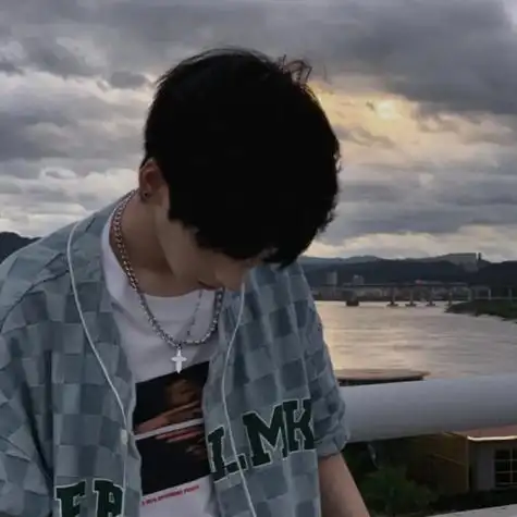 高清治愈系男生头像不愉快的想起来还是伤心