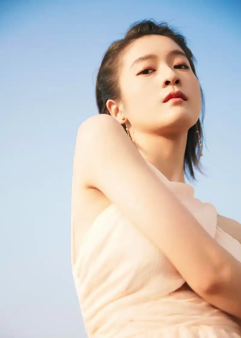 少女以温柔酝酿冬日的甜蜜,与美好如期而至的张雪迎今晚湖南卫视1111