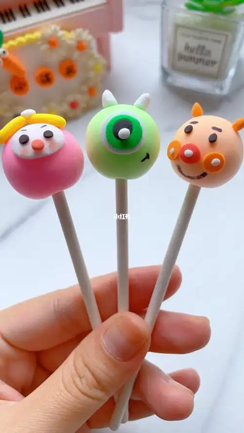 下雨天在家做个卡通粘土棒棒糖一口一个