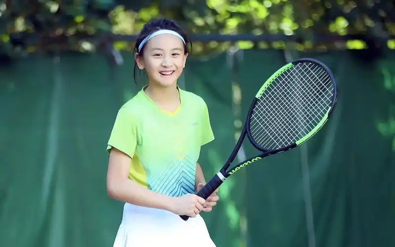 田亮女儿10岁近照被疯传身高一米六体型粗壮脚成亮点