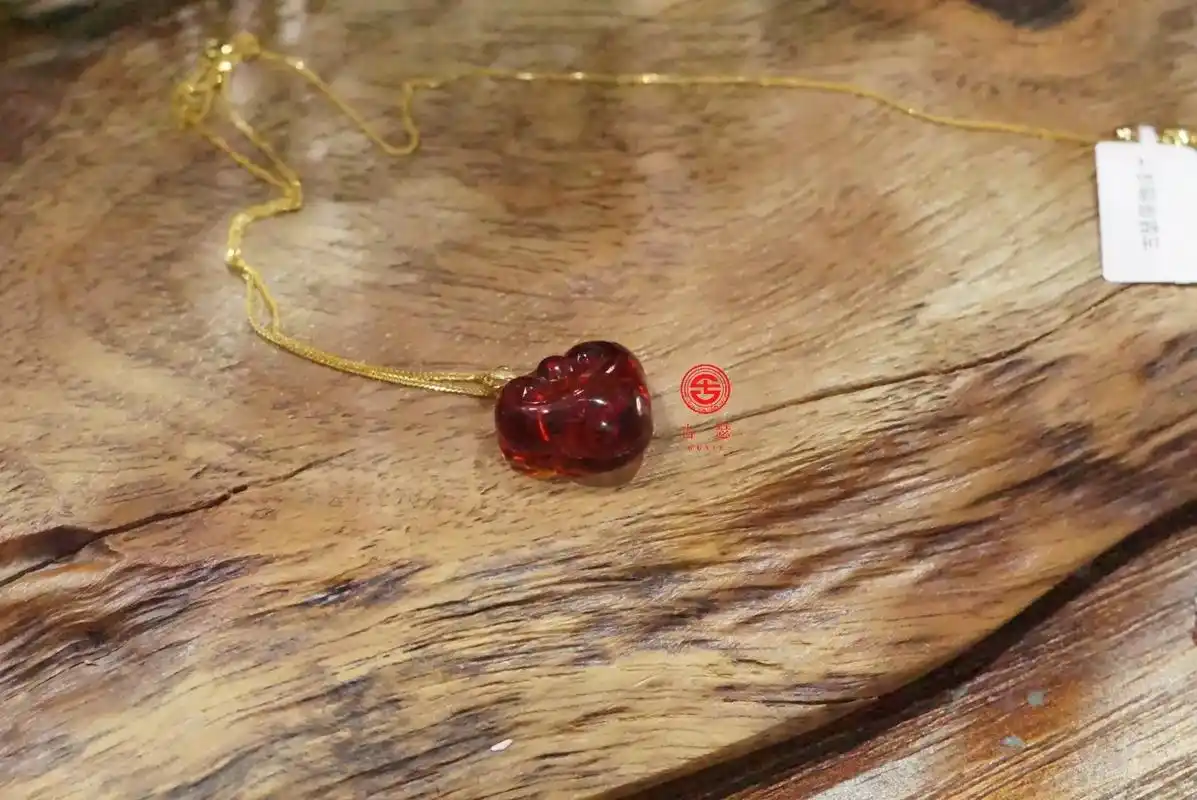 血珀吊坠如意锁锁住幸福锁住快乐