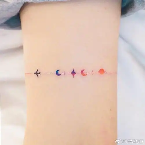 清新小腕带腕部纹身设计简洁风格纹身